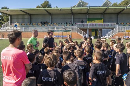 Isaac Cuenca visita el campus de la Escuela «Tecnifica't» en Constantí