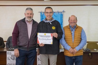 Los organizadores han querido agradecer con ese gesto la implicación del Ayuntamiento en la fiesta.