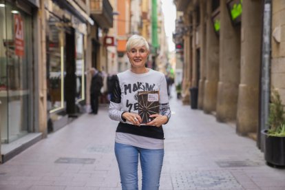 Marta Magriñà al carrer Jesús, d'on va sortir la primera diligència de Reus.