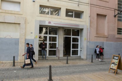 Imagen de archivo de la facultad de Medicina y Ciencias de la Salud de Reus, en la plaza de la Patacada.