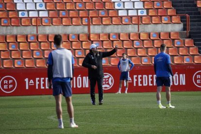 Iñaki Alonso ya dirige la plantilla del Nàstic