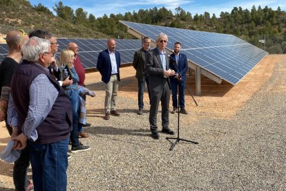 Imatge de la visita a la nova planta fotovoltaica a Vinebre.