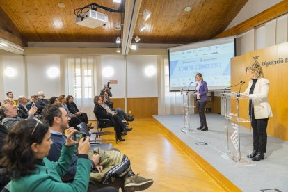 Fotografia conjunta a l'acabar la presentació del conveni a la Diputació de Tarragona.