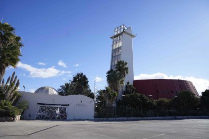 Exterior de la emblemática discoteca Pacha la Pineda.