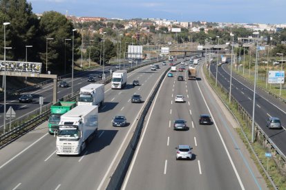 L'AP-7 a l'alçada de a Cerdanyola del Vallès diumenge per la tarda.