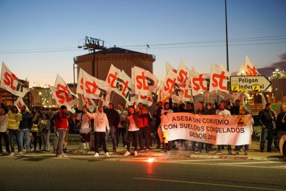 Imagen de la manifestación de los trabajadores de ASESA reclamando una revisión salarial.