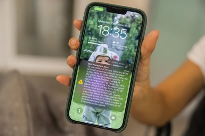 Imatge d'arxiu de la notificació que va arribat als telèfons mòbils durant un simulacre.