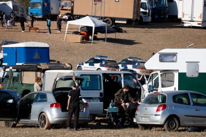 Los Mossos d'Esquadra han accedido a la fiesta ilegal para negociar la finalización de la misma.