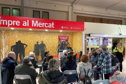 Imatge de l'assamblea socialista al barri del Carrilet.