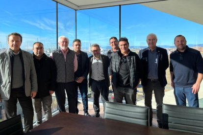 Representants d'empreses, estibadors i de l'Autoritat Portuària de Tarragona.