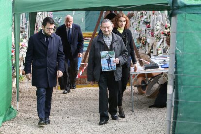 Aragonès, Pellicer, Ubasart i el germà de Martos, davant la fossa.