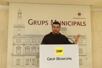 Imagen de Edgar Fernández durante la rueda de prensa de ayer.