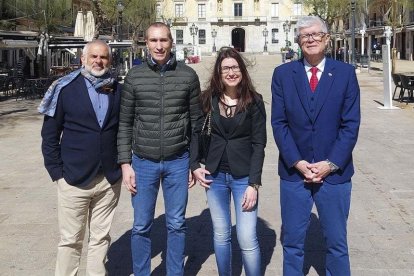 Víctor Noguera, entre Carlos Carrizosa i Lorena de la Fuente.