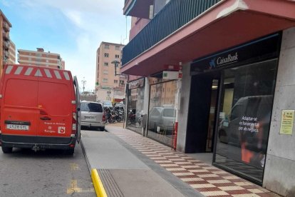 imatge d'una nova plataforma per accedir als busos de l'EMT a Tarragona.