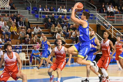 El CBT torna a somriure i guanya contra el CB Navàs (61-67)