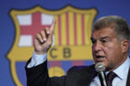 El presidente del FC Barcelona, Joan Laporta, durante la comparecencia que protagoniza este lunes para informar de los resultados de la investigación interna llevada a cabo por la entidad azulgrana en relación al caso Negreira.