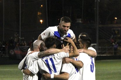 Els jugadors del Reus FC Reddis celebrant un dels gols.