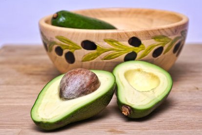 El aguacate es un gran aliado para reducir la reacción alérgica por la concentración de vitamina C y Vitamina E que contiene.