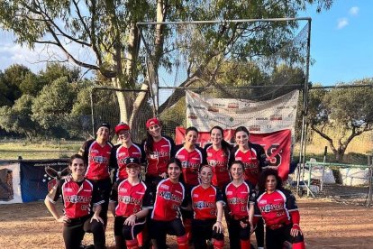 L'equip femení CEVEST Wolves que competeix al Sènior de Primera Divisió.