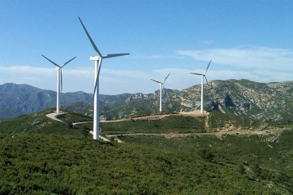 Recreació virtual dels quatre aerogeneradors del futur parc eòlic del municipi.