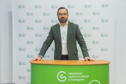 Fede Adan, president de l'Associació Espanyola Contra el Càncer a Tarragona, a la seu de l'entitat.