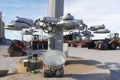 Els nous fanals instal·lats al Port de Tarragona permetran un gran estalvi energètic.