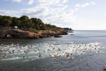 En la TunaRaceBalfegó de l'Ametlla de Mar han participado 325 nadadores.