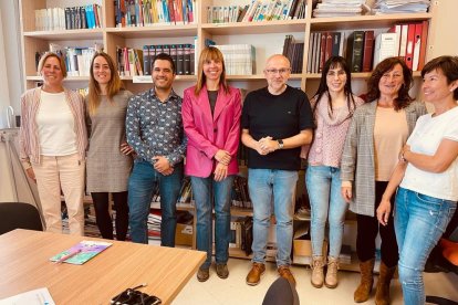 Mar Giné después de reunirse con miembros de la cátedra Unesco de vivienda de la URV para hablar sobre el estado de las viviendas en la ciudad.