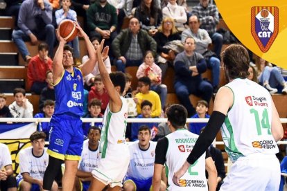 Adrià Duch durante el partido contra el Olivar en el Serrallo.