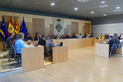 El pleno celebrado en el Ayuntamiento de Salou ayer.