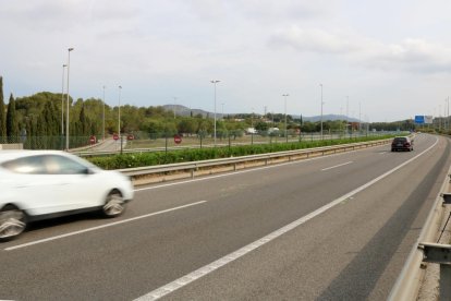 Punto de la C-32 en Cubelles donde falleció un motorista en un accidente en el que se vio implicado un jangle.