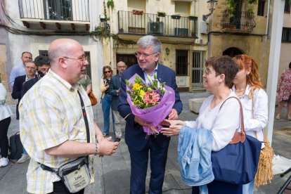 Imatge de l'acte de col·locació de les darreres llambordes per homenatjar els tarragonins deportats.