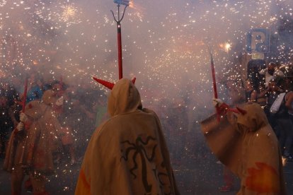 Pla tancat de diables durant la Nit del Foc de Cambrils de fa uns anys.