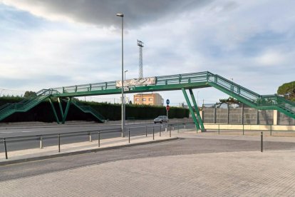 L'obra consistirà en la instal·lació de dos ascensors i l'adequació de la vialitat de l'entorn de la passarel·la de la C-12 a Tortosa.