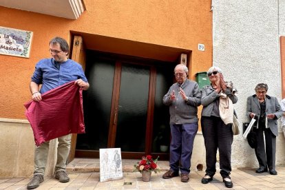 Un momento del acto celebrado el viernes en la plaza de los Pins.