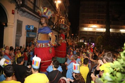 Imagen del Pasacalle de la Noche de hacer el Indio de Reus de una edición anterior.