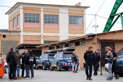 Treballadors i Mossos a la mina de Súria on han mort tres treballadors.