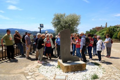 Una trentena de persones participant en la visita guiada.