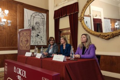 La presidenta de la Diputació, en una conferencia en el Círcol.