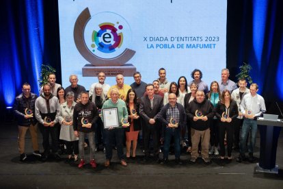 Representantes de las entidades galardonadas por el Ayuntamiento de La Pobla de Mafumet.