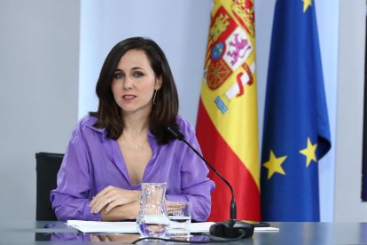 La ministra de Derechos Sociales, Ione Belarra, en rueda de prensa después del Consejo de Ministros.