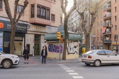 El projecte contempla l'eliminació del quiosc en desús de la cruïlla amb Ramón y Cajal.