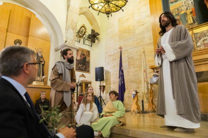 Les Forques Teatre de Constantí van representar escenes de 'La Passió de Crist'.