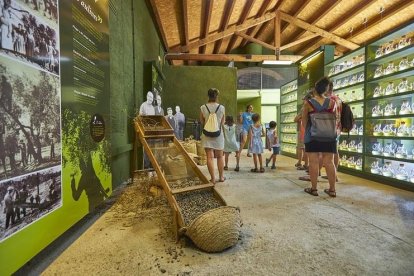 Imagen de archivo de una visita guiada en el Molino de Vandellòs.