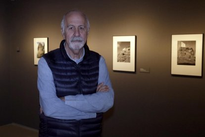 El fotògraf Jean Marie del Moral a l'exposició 'Hora Picasso Miró Mont-roig'.