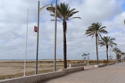 Una de les noves senyals situada a les platges del Vendrell per facilitar la localització en casos d'emergència.