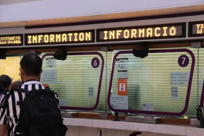 Punts d'informació als usuaris de Renfe a Sants tancats mentre hi ha incidències a l'R2 Sud