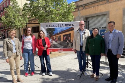 La socialista assegura que la Casa de la Festa servirà per promocionar la ciutat i projectar la marca Reus.