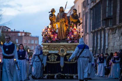 Un pas de Setmana Santa al Passeig de Sant Antoni durant una processió de 2022.