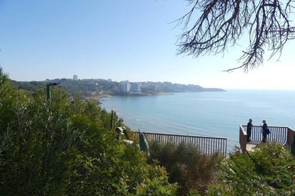 Salou ha adequat un nou parc i mirador a la platja Llarga.